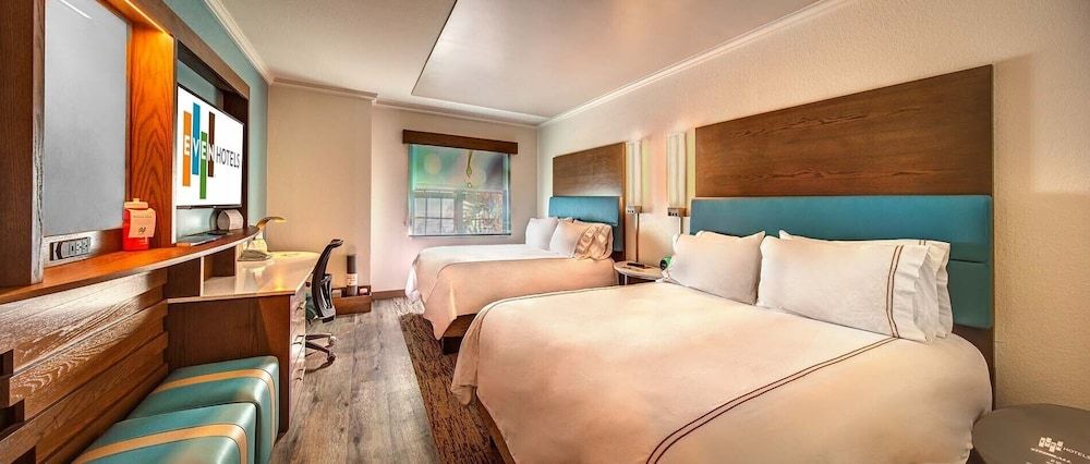 Standard Room, 2 Queen Beds, Accessible Bathtub (Communications)