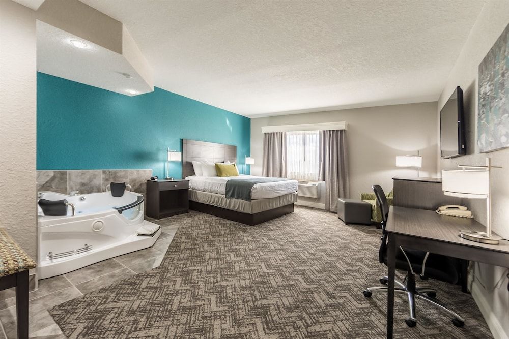 Standard Suite, 1 King Bed, Non Smoking, Jetted Tub