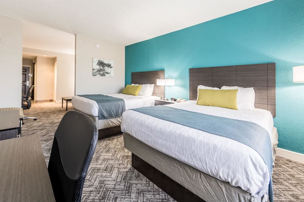 Standard Suite, 2 Queen Beds, Non Smoking, Refrigerator & Microwave (Shower Only;with Sofabed)