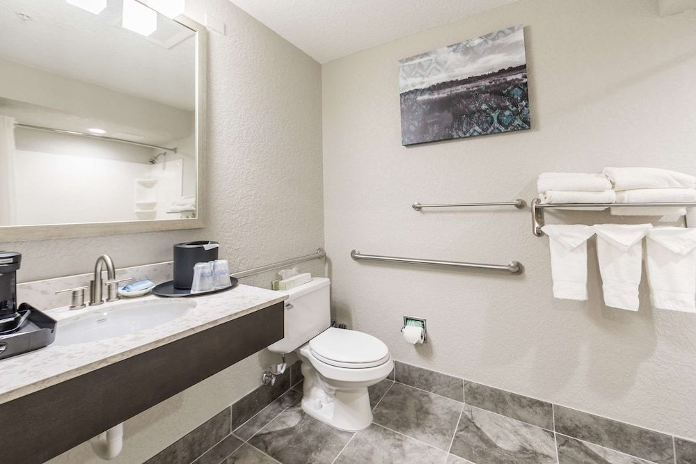 Best Western Plus Sebastian Hotel & Suites Standard Room, 1 King Bed, Accessible, Non Smoking 2