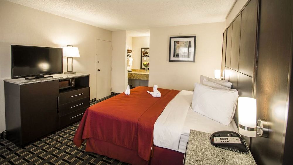 Croix Grand Hotel Standard Room, 1 King Bed 2