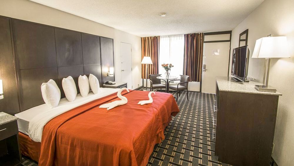 Croix Grand Hotel Standard Room, 1 King Bed 3