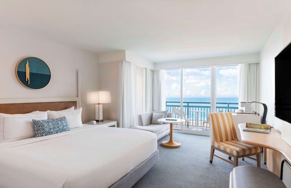 Room, 1 King Bed, Oceanfront (Corner)