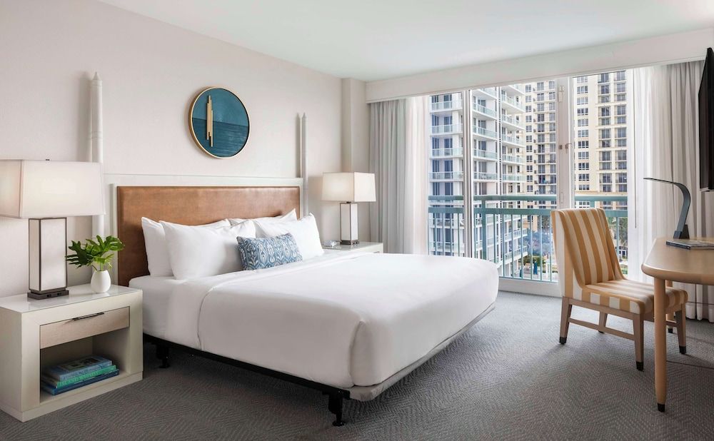 Room, 1 King Bed, Accessible (Roll-In Shower)
