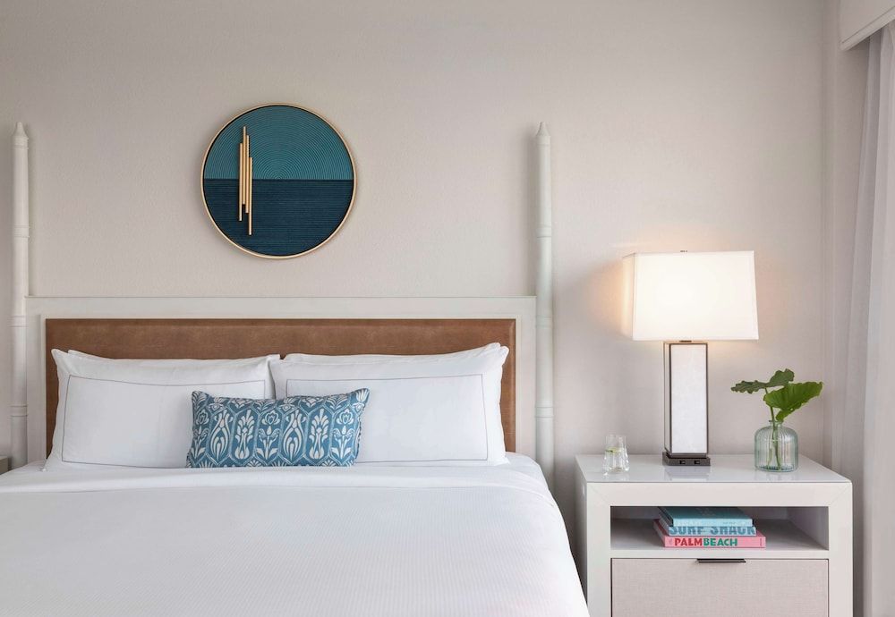 Room, 1 King Bed, Accessible (Roll-In Shower)