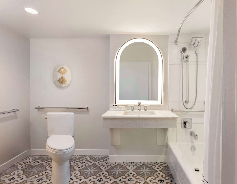 Room, 1 King Bed, Accessible, Bathtub (Ocean View)