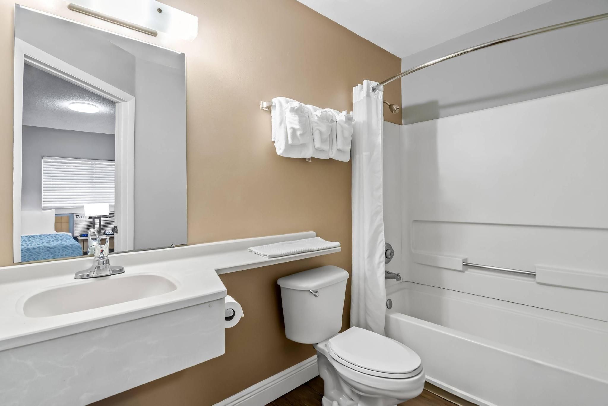 2 Double Beds, Efficiency, Nonsmoking