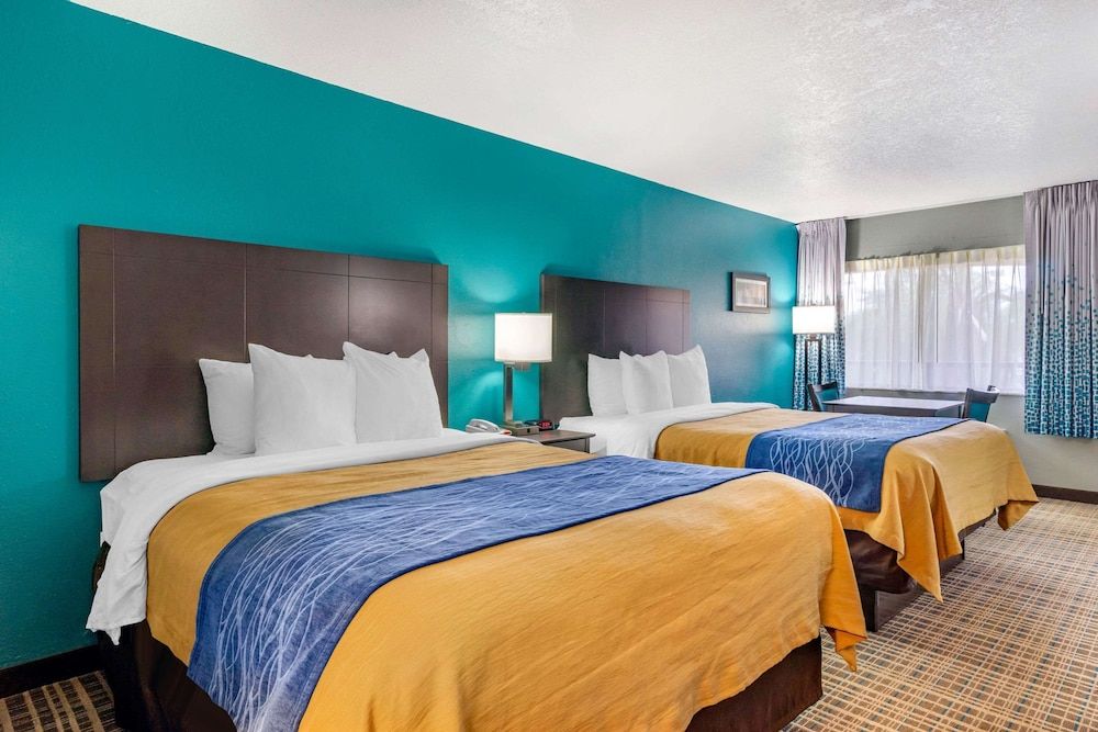 Suite, Multiple Beds, Non Smoking, Kitchen (2 Queen Beds, 1 Sofa Bed)