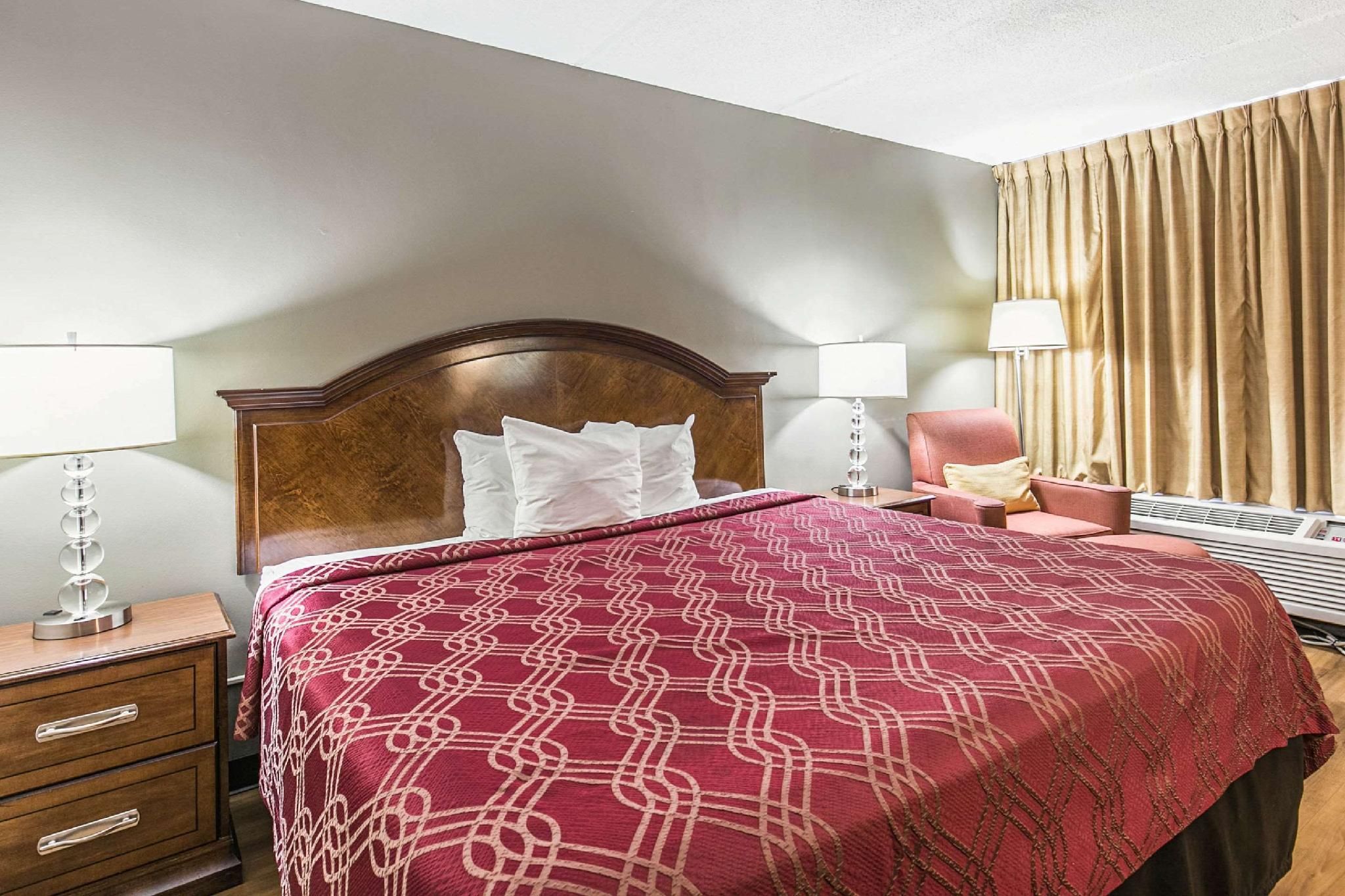 1 King Bed, Nonsmoking, Accessible