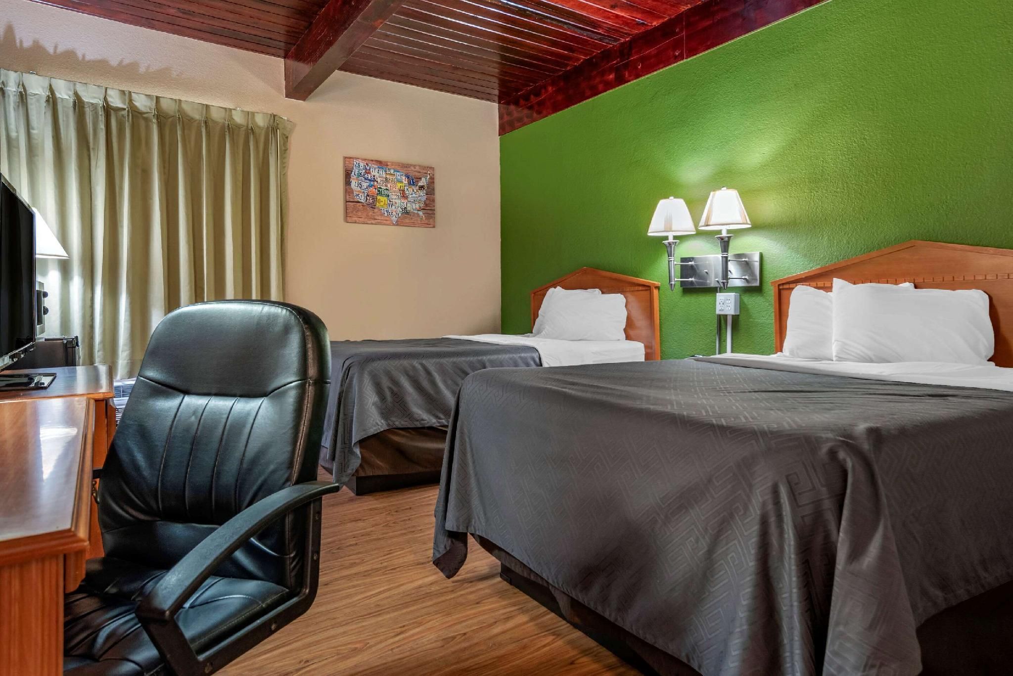 2 Double Beds, Smoking