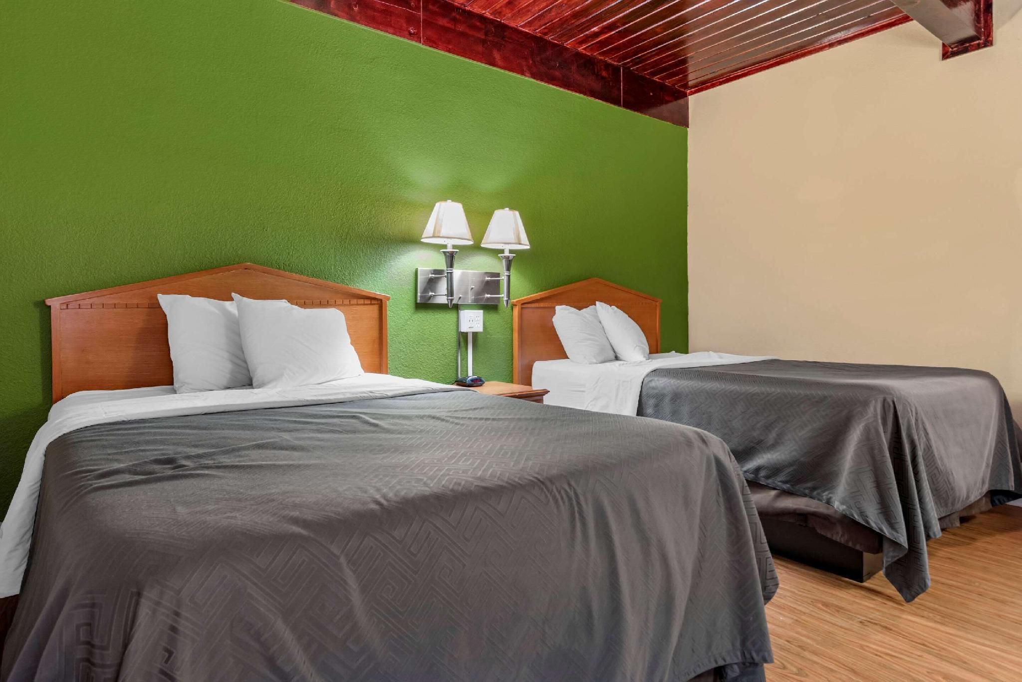 2 Double Beds, Smoking