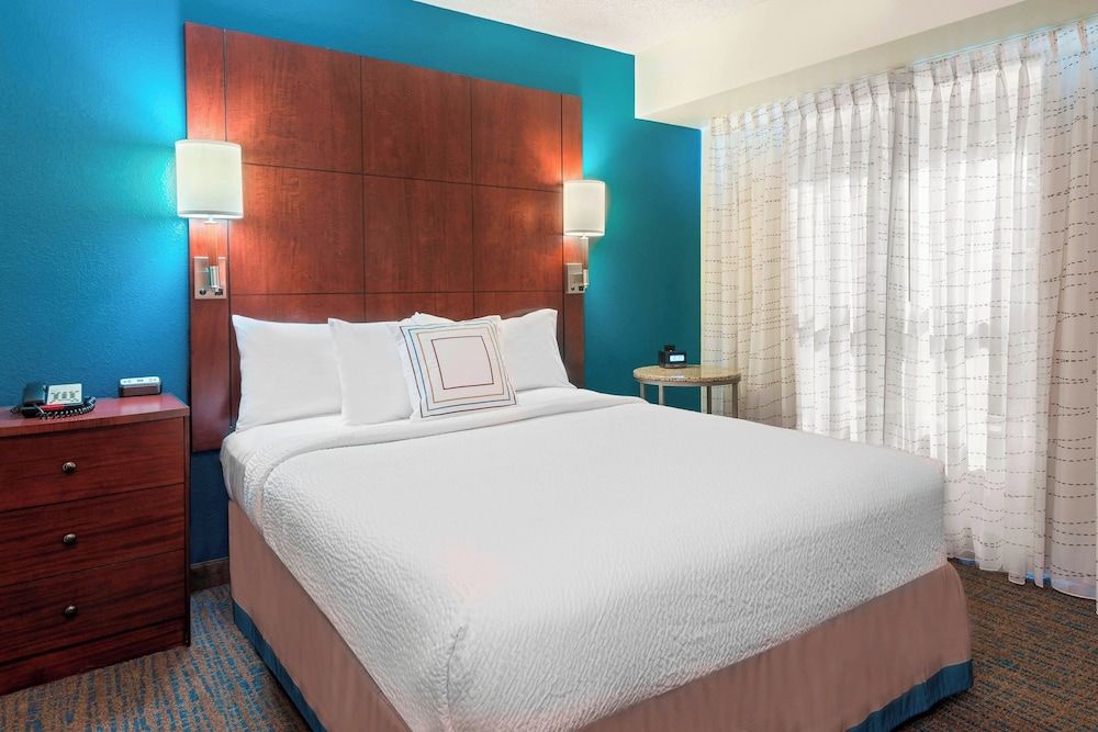 Suite, 2 Bedrooms, Non Smoking, Fireplace (Mobility Accessible, Roll-In Shower)