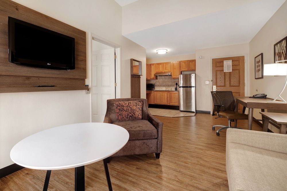 Studio Suite, 1 Queen Bed, Accessible (Mobility, Accessible Tub)