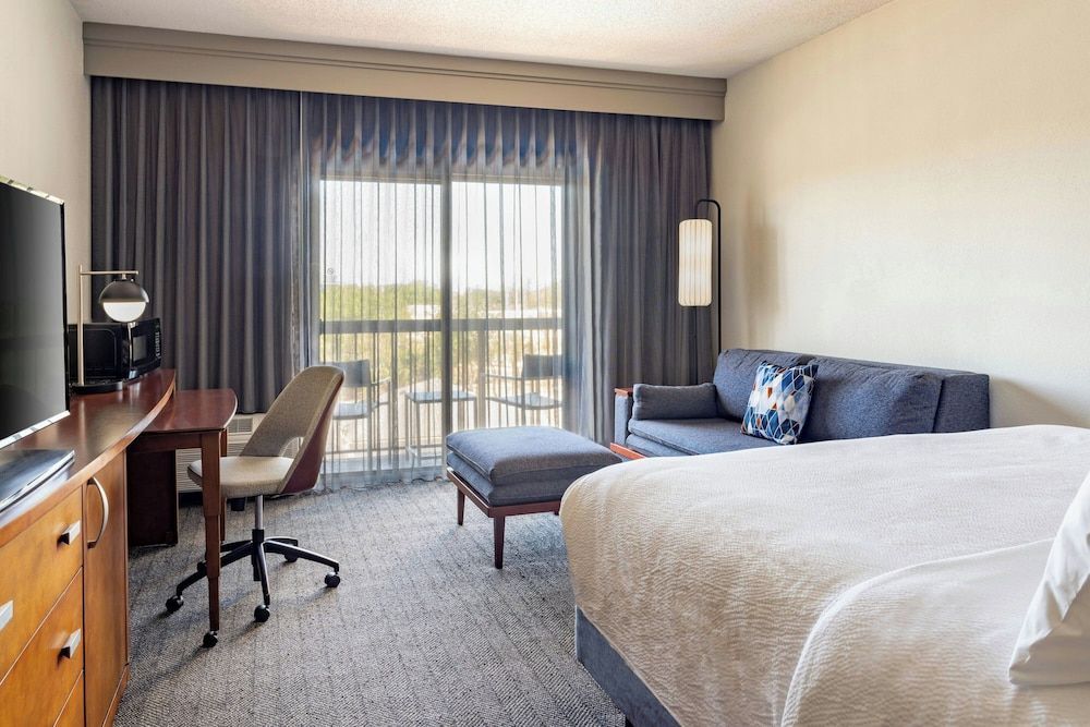 Room, 1 King Bed with Sofa bed, Courtyard View