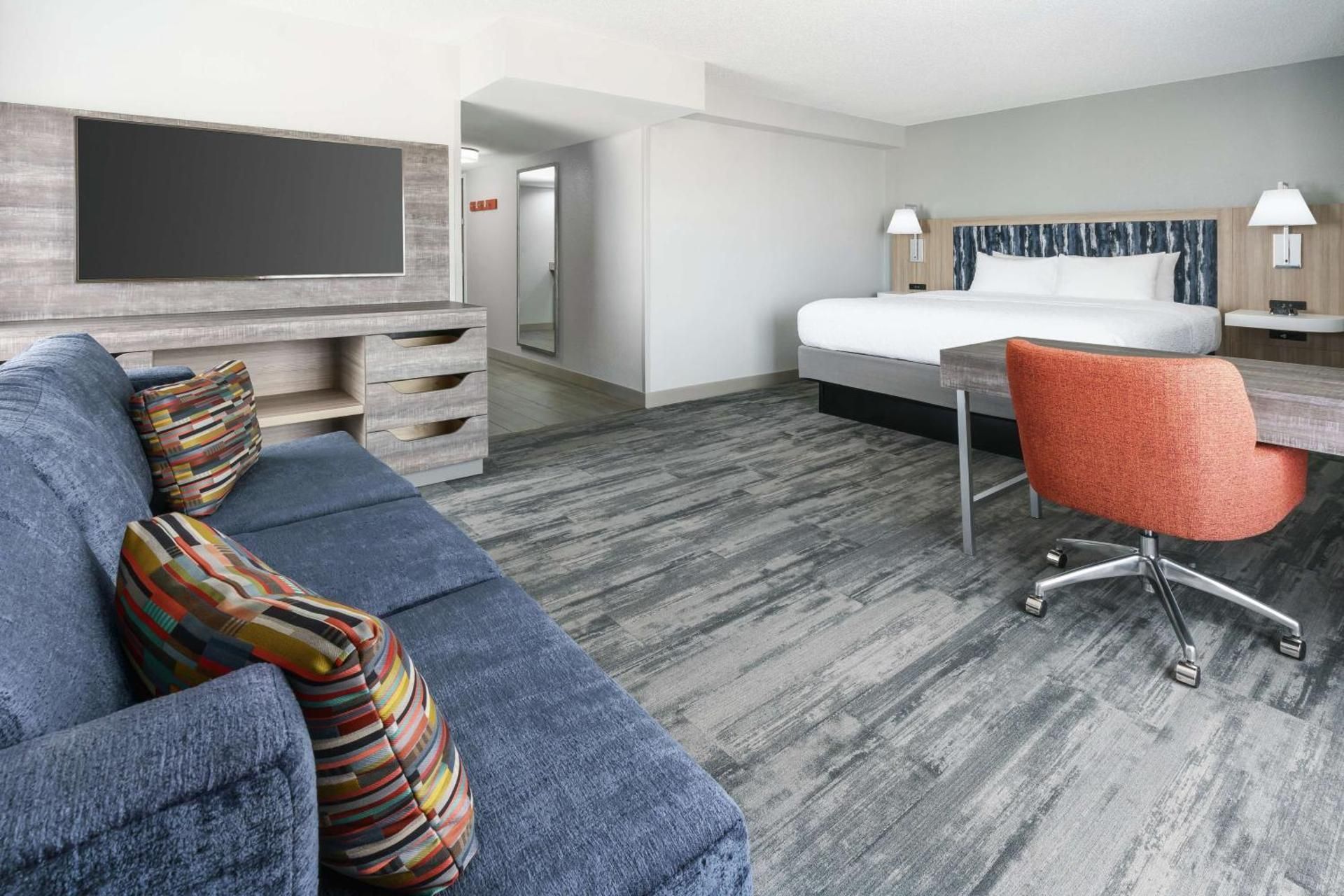 1 King Corner Studio Microwv/fridge/wet Bar Ns