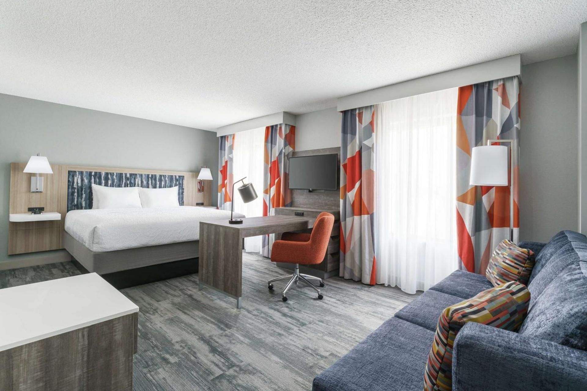 1 K Premium Studio W/microwv/fridge/wet Bar Ns