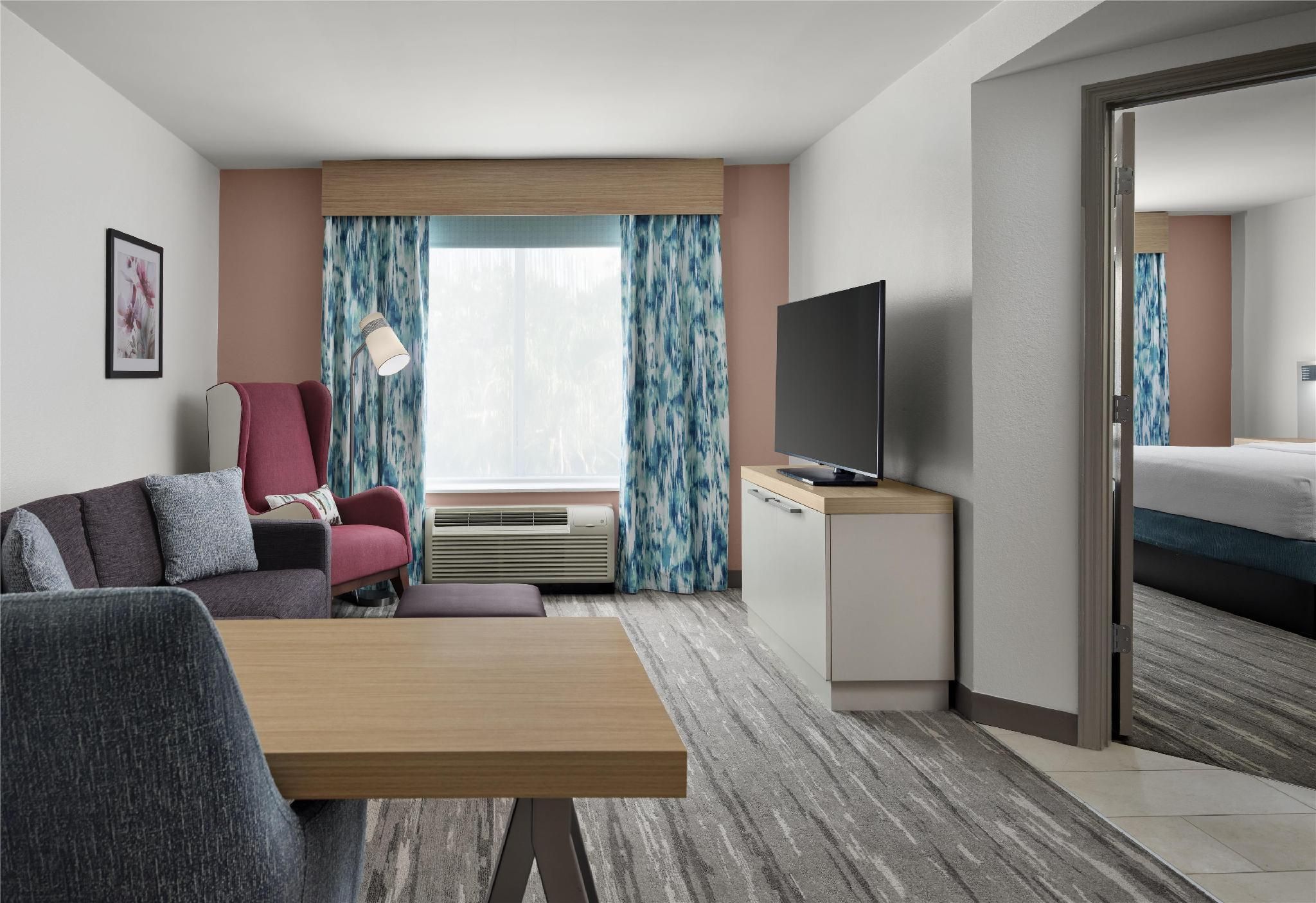 1 KING BED 1 BEDROOM SUITE WITH SOFABED