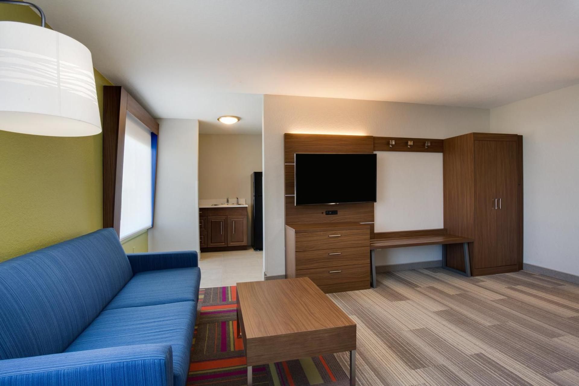 1 King Standard Low Floor