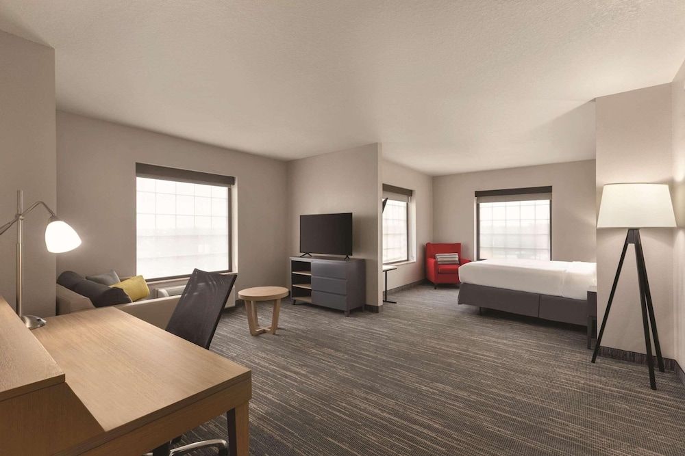 Studio Suite, 1 King Bed, Non Smoking, Kitchenette