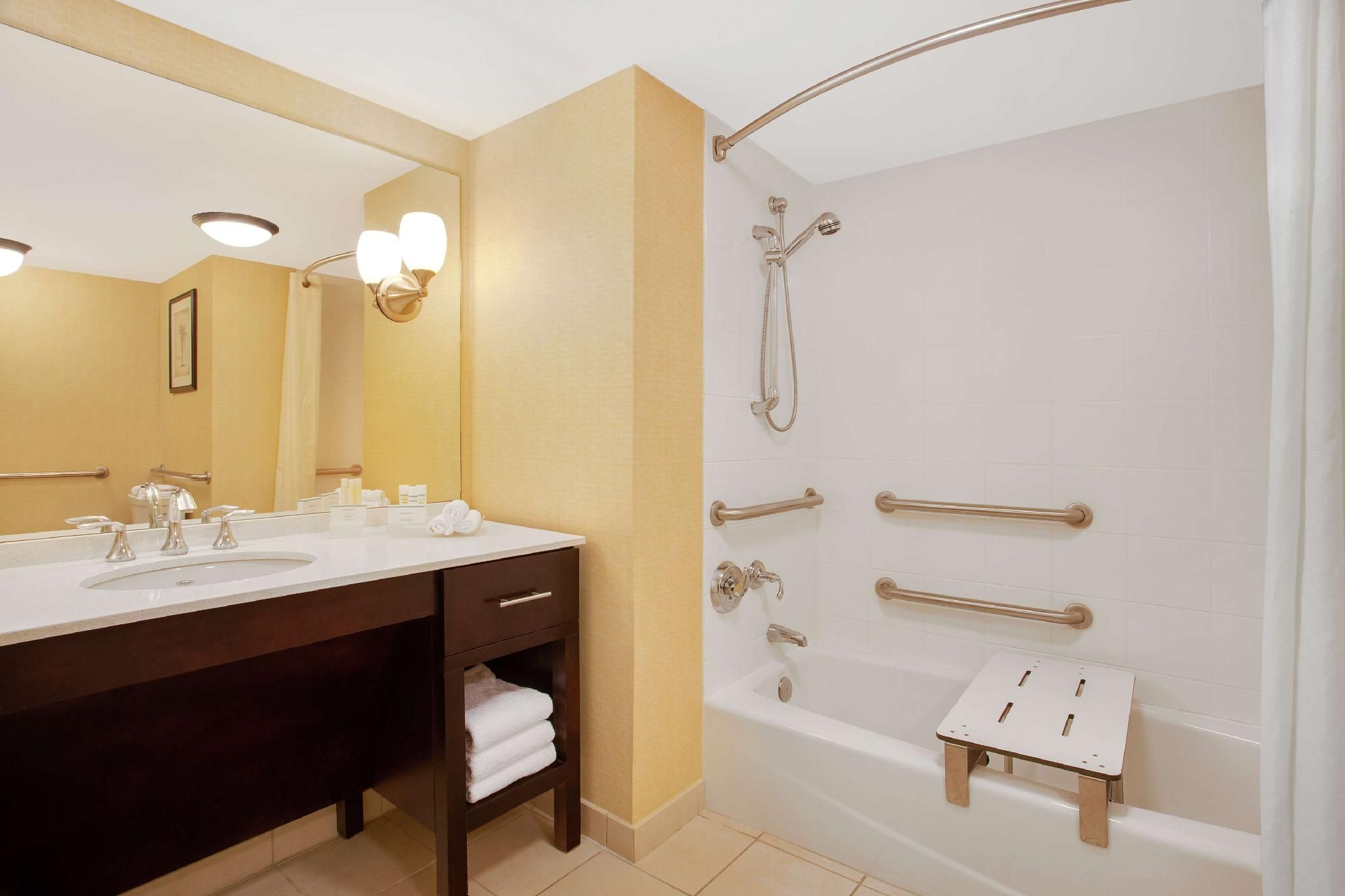 2 Qn Mobility/hearing Access Bathtub Ste Nsmk