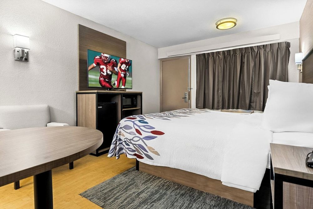 Superior Room, 1 King Bed (First Floor - Smoke Free)