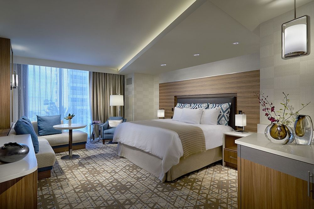 East Tower Deluxe King with Pool View