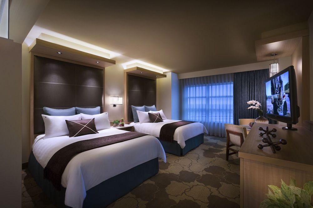 West Tower Deluxe Queens with Pool View