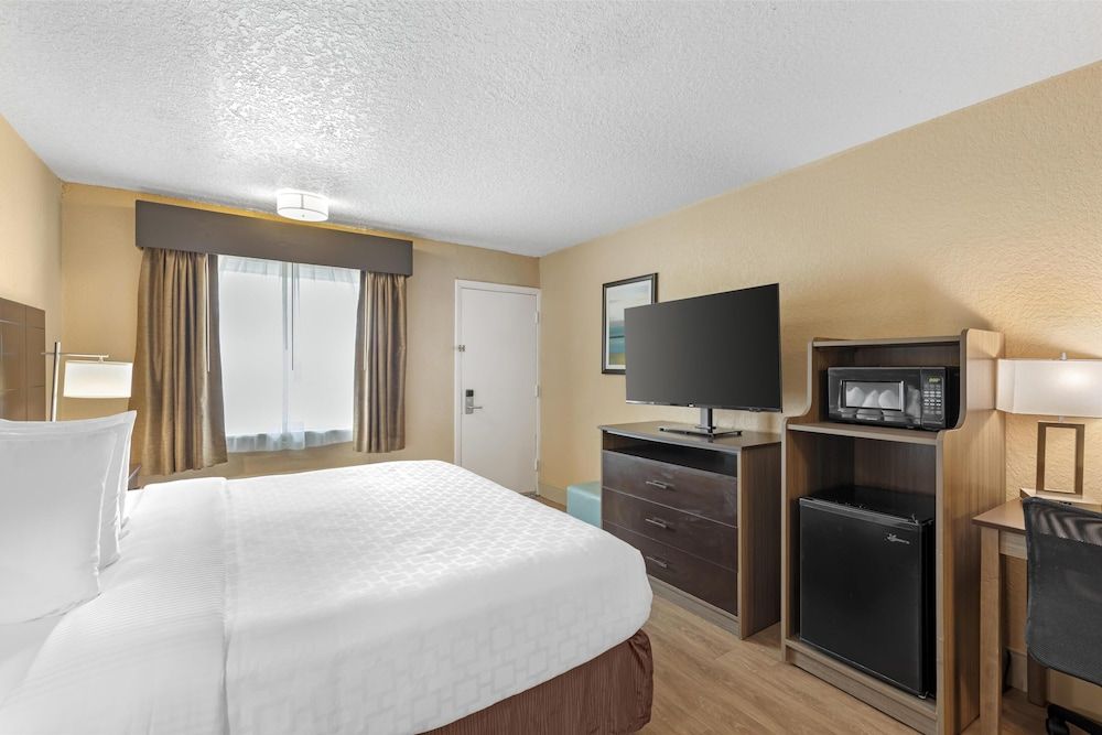 Best Western Space Shuttle Inn Standard Room, 1 King Bed, Accessible, Non Smoking 2