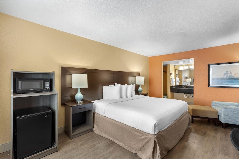 Best Western Space Shuttle Inn Standard Room, 1 Double Bed, Non Smoking, Refrigerator & Microwave (Shower Only) 2