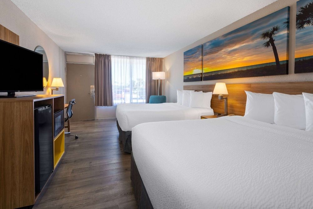 Room, 2 Queen Beds, Non Smoking, Ground Floor