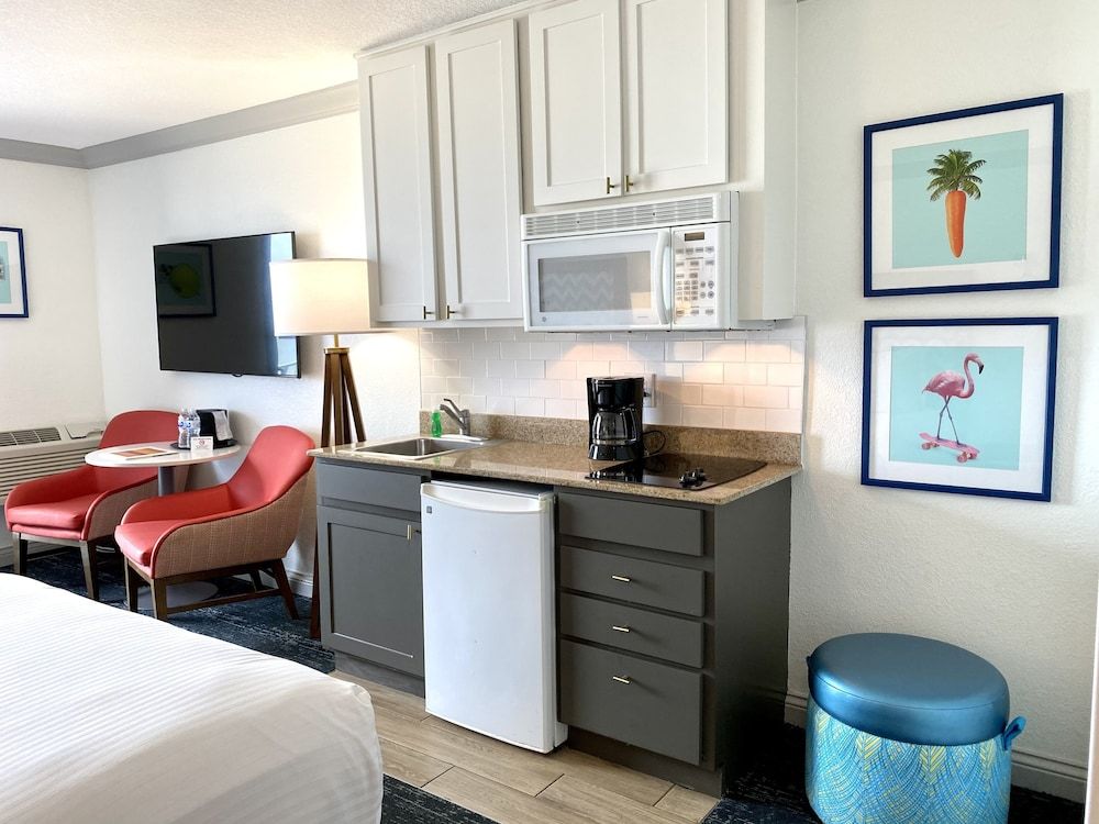 Bilmar Beach Resort Studio, 2 Queen Beds, Kitchenette, Beach View (Gulf Front) 13