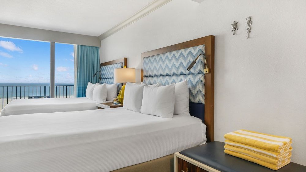 Bilmar Beach Resort Studio, 2 Queen Beds, Kitchenette, Beach View (Gulf Front) 4