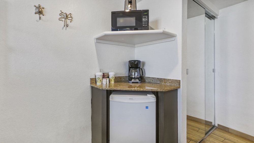 Bilmar Beach Resort Traditional Room, 2 Queen Beds, Refrigerator & Microwave, Beach View (Gulf Front) 17