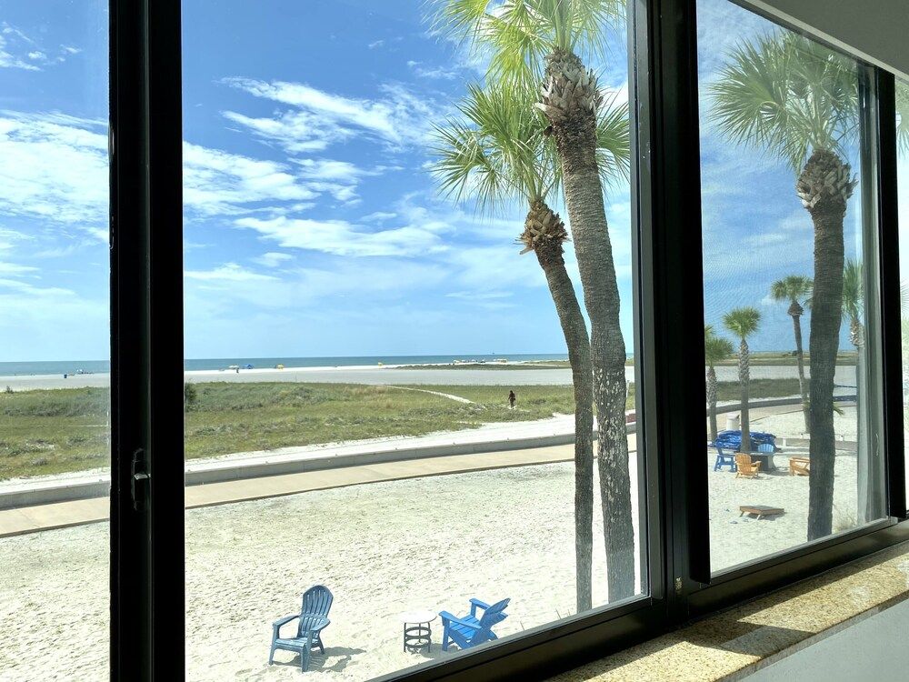 Bilmar Beach Resort Traditional Room, 2 Queen Beds, Refrigerator & Microwave, Beach View (Gulf Front) 12