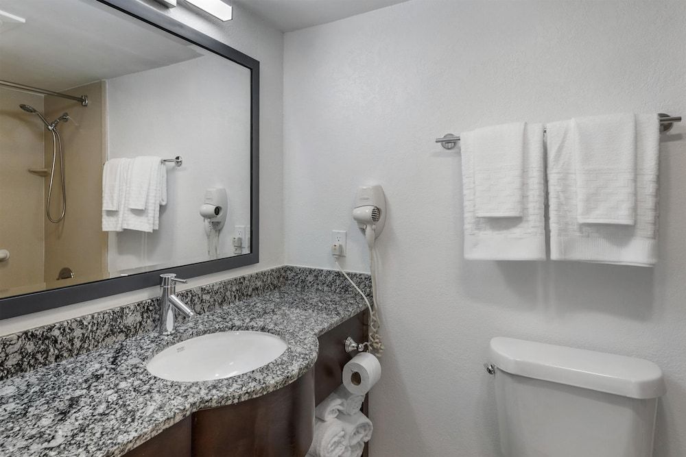 Best Western Palm Beach Lakes Suite, 1 King Bed, Non Smoking, Refrigerator & Microwave (Separate Living Room;with Sofabed) 3
