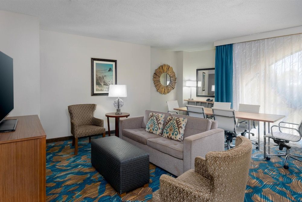 Executive Suite, 1 King Bed, Two Rooms