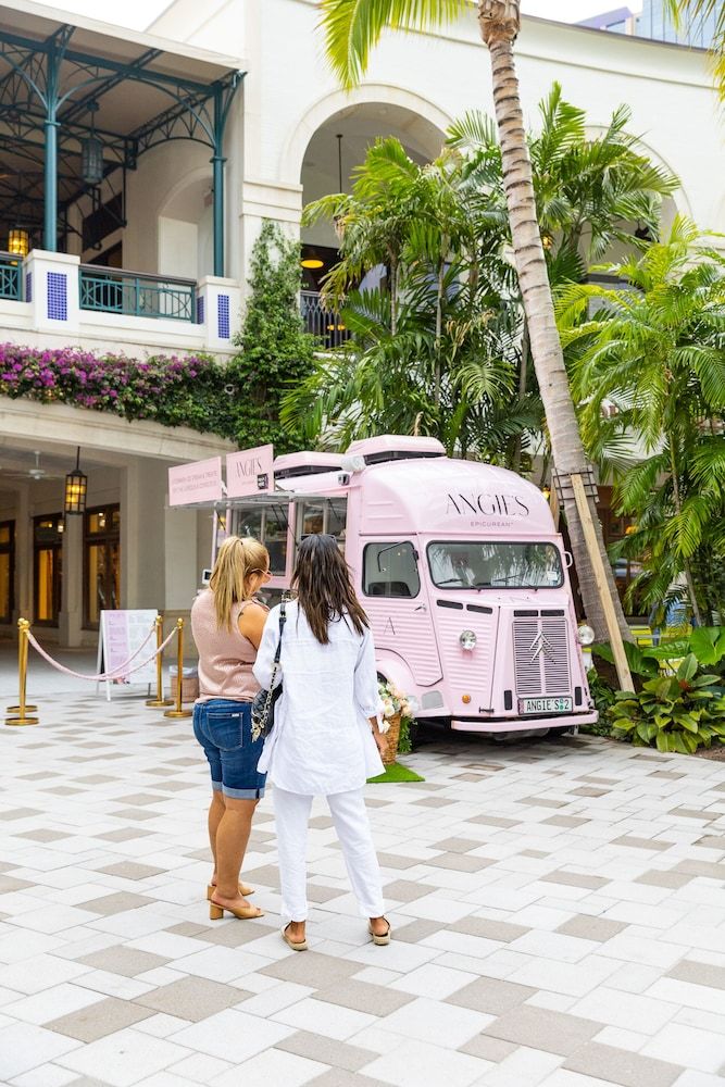 Hilton Palm Beach PBI
