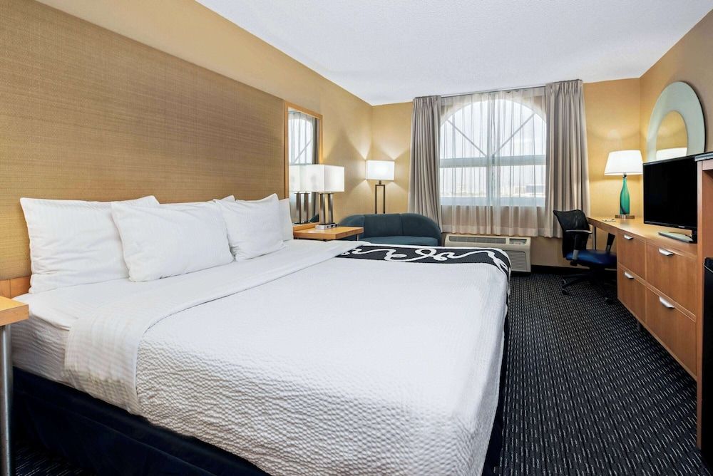 Room, 1 King Bed, Accessible, Non Smoking (Bathtub)