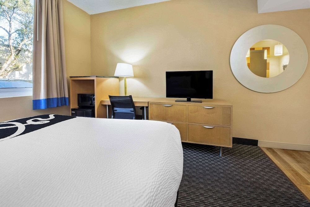Studio Suite, 1 King Bed, Non Smoking