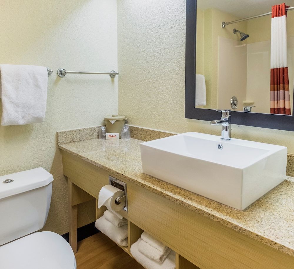 Red Roof Inn PLUS+ West Palm Beach Deluxe Room, 2 Double Beds (Smoke Free) 2