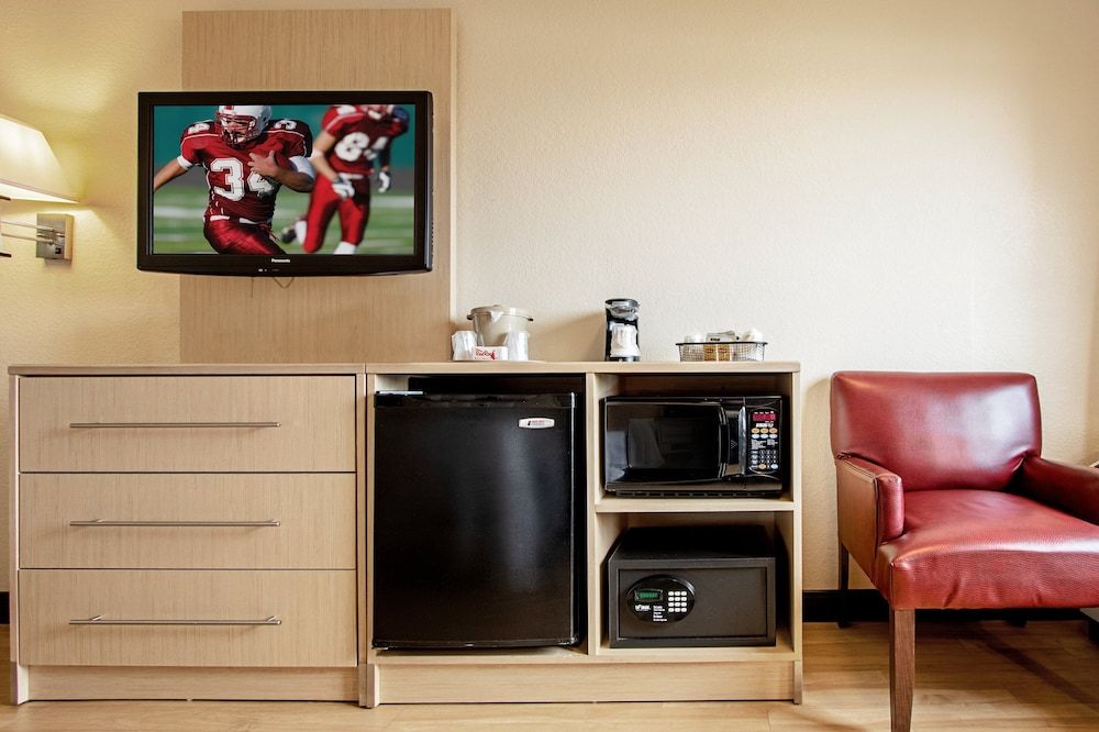 Red Roof Inn PLUS+ West Palm Beach Deluxe Room, 2 Double Beds (Smoke Free) 6