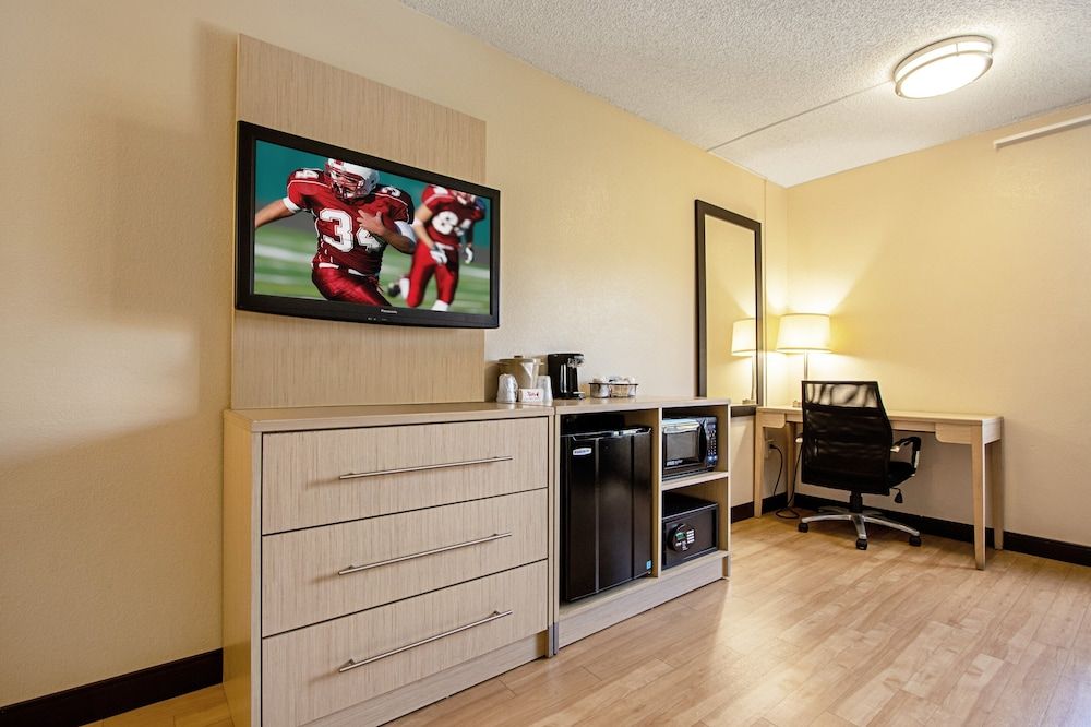 Red Roof Inn PLUS+ West Palm Beach Deluxe Room, 2 Double Beds (Smoke Free) 5