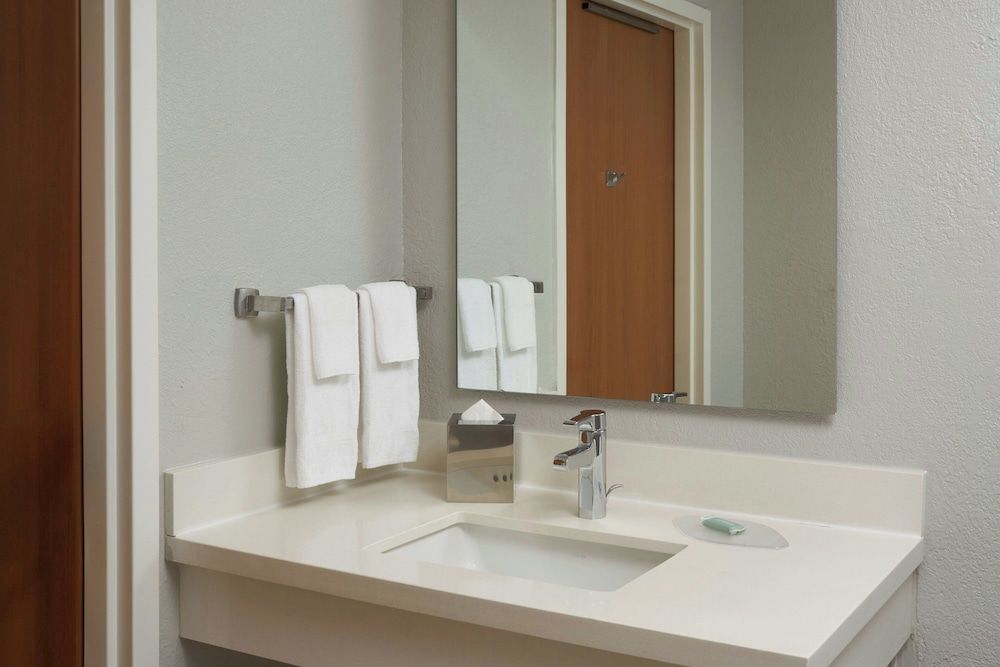 Room, 2 Queen Beds, Non Smoking (Mobility/Hearing Access, Transf Shwr)