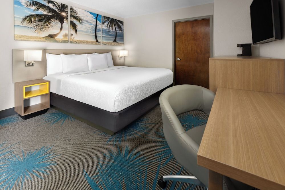 Standard Room, 1 King Bed, Accessible