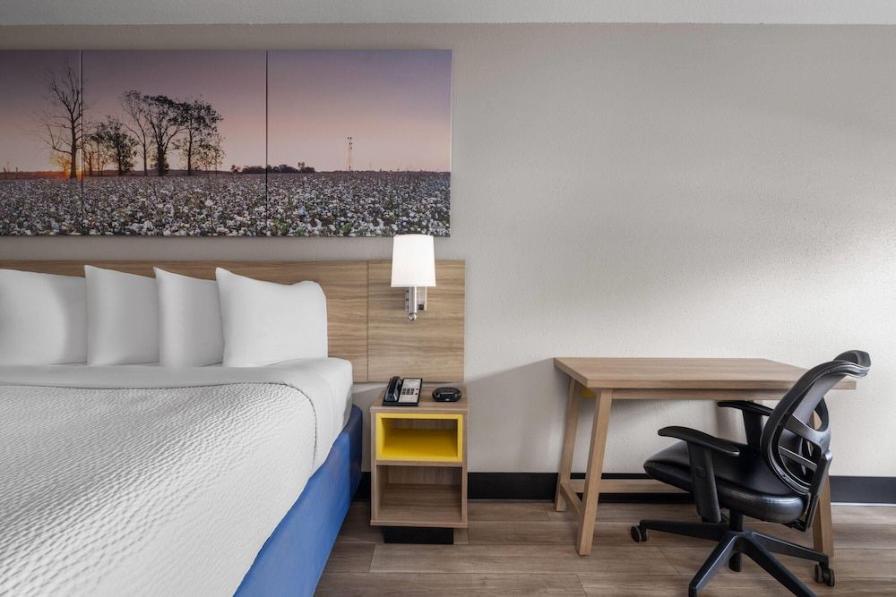 Standard Room, 1 King Bed
