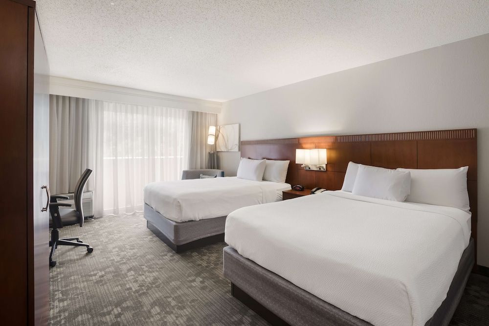 Room, 2 Queen Beds, Accessible (Hearing Tub)