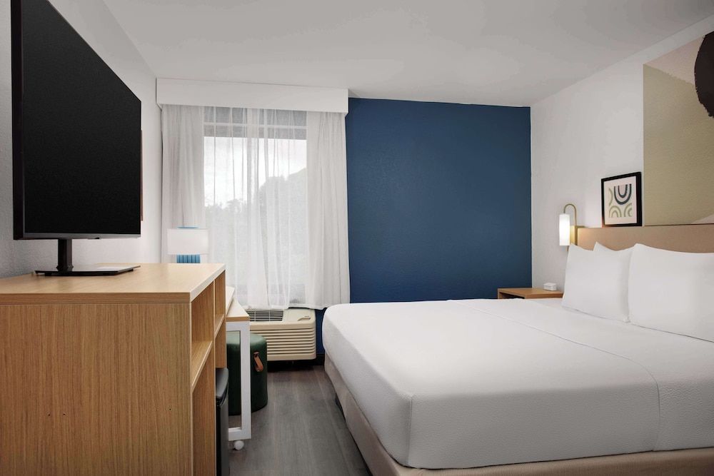 undefined Spark by Hilton Atlanta Cumberland Ballpark