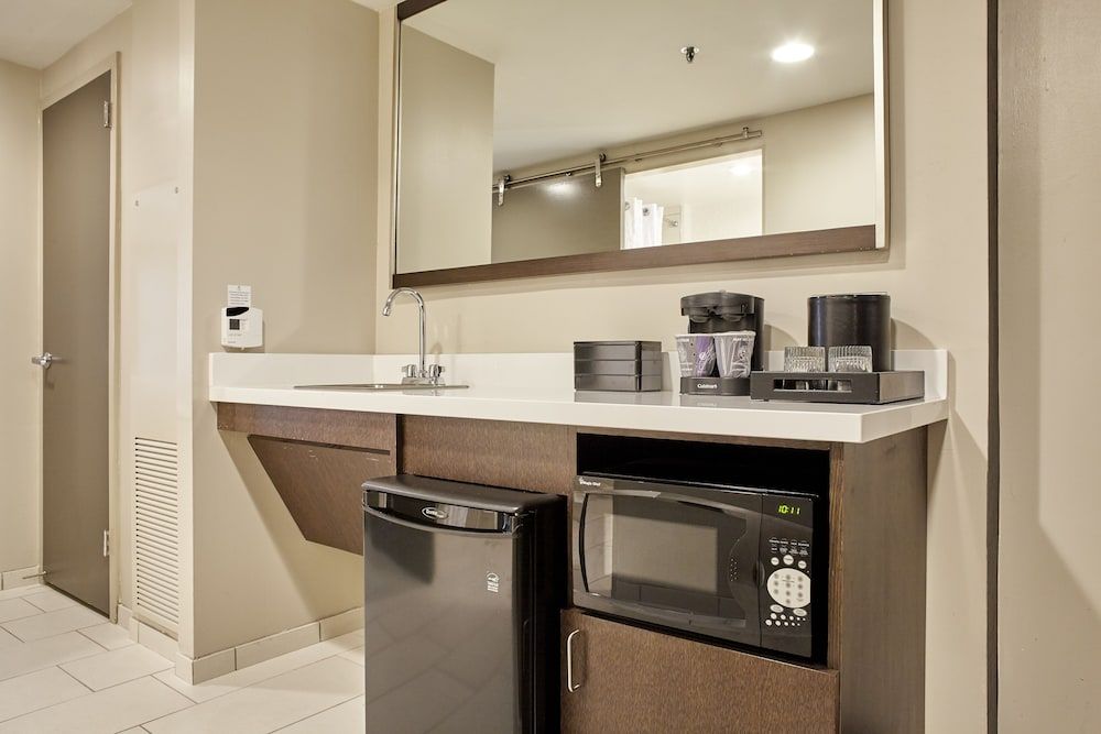 Embassy Suites by Hilton Atlanta Galleria Suite, Accessible, Non Smoking (Hearing) 2