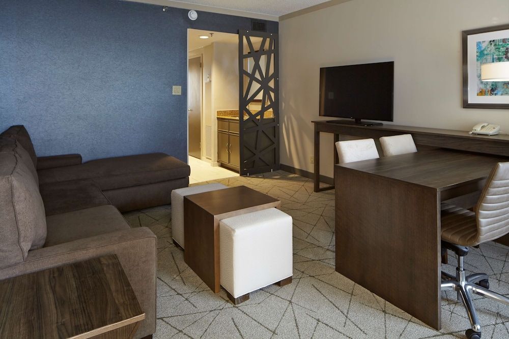 Embassy Suites by Hilton Atlanta Galleria Suite, Accessible, Non Smoking (Hearing) 5