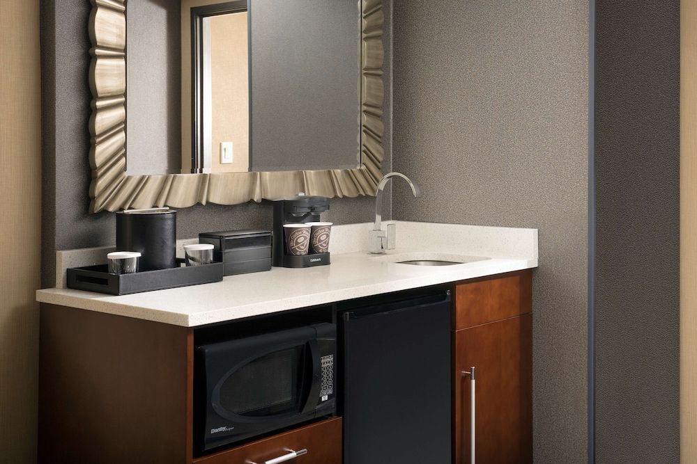 Suite, 1 King Bed, Accessible, Bathtub
